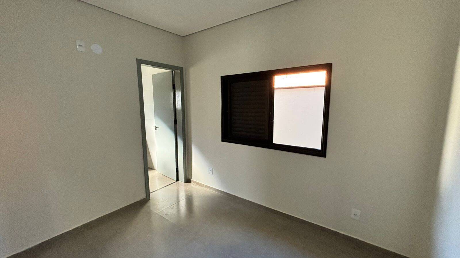 Casa à venda com 3 quartos, 250m² - Foto 15