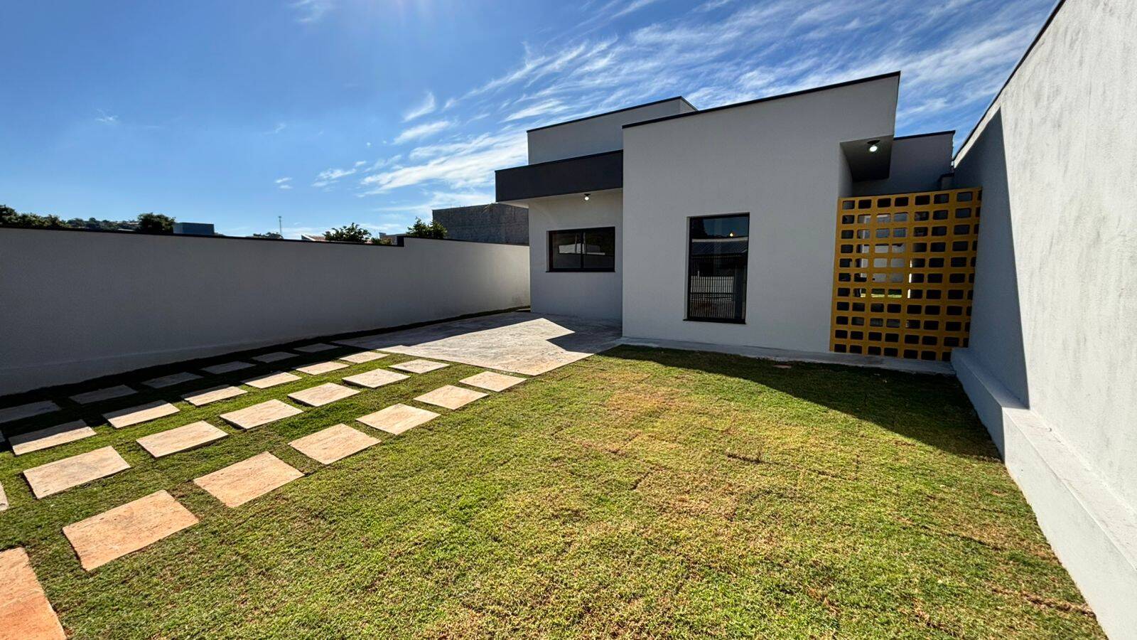 Casa à venda com 3 quartos, 250m² - Foto 2