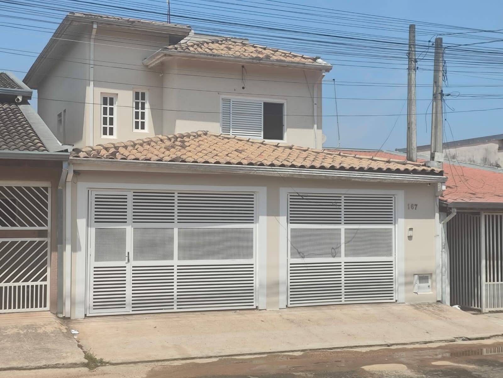 Casa, 3 quartos, 235 m² - Foto 1